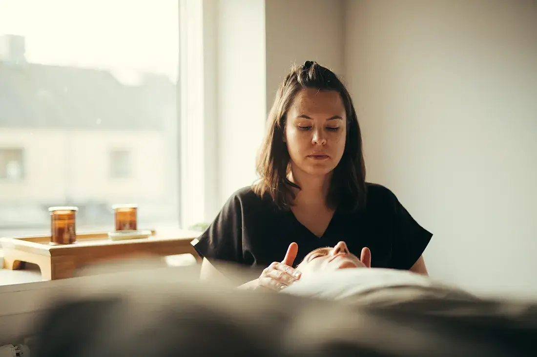Hands-on massage of the face and jaw area